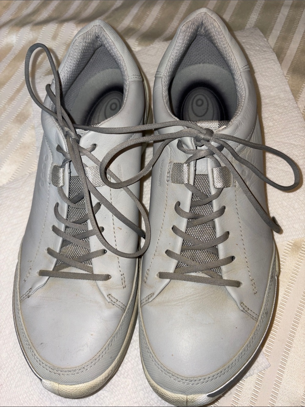 Ecco Light Gray Casual Leather Sneaker..These are men’s golf sneakers.